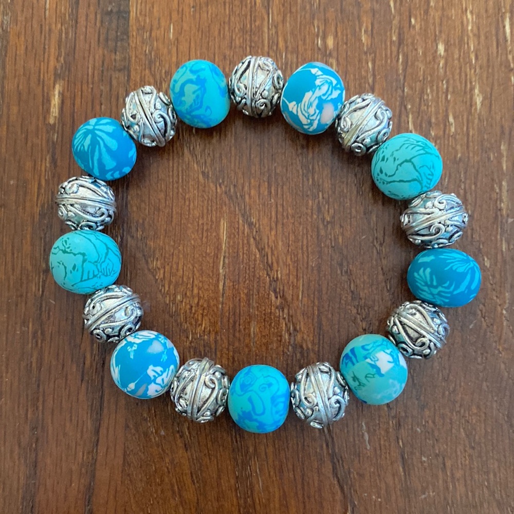 Costume jewelry bracelet.  Never worn. From The Paper Store.